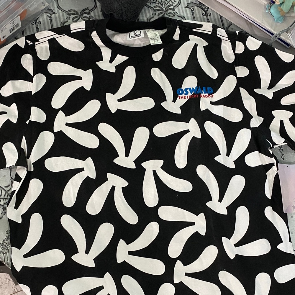 Oswald Black & White Graphic unisex Tee